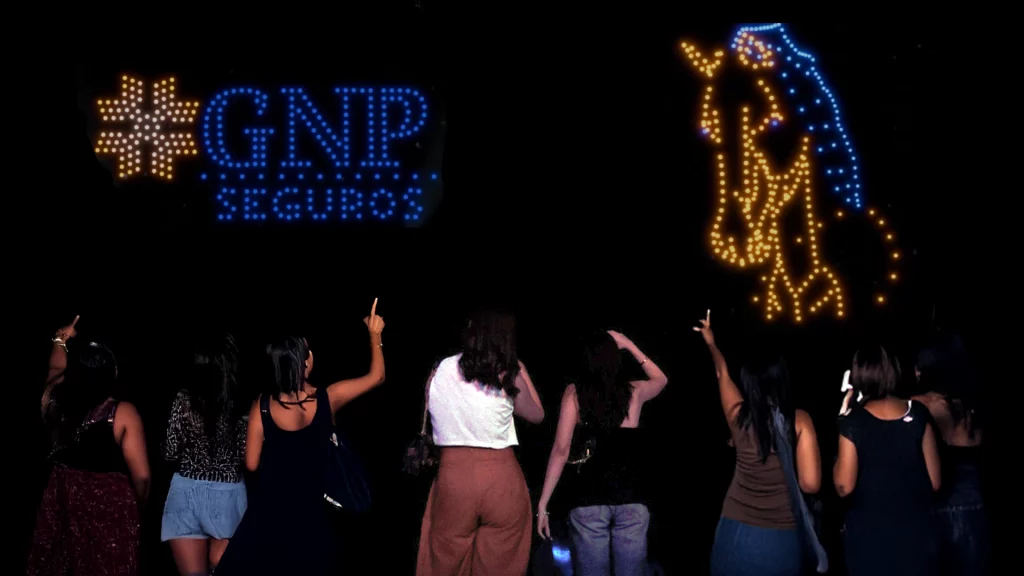 shows de drones vs fuegos artificiales