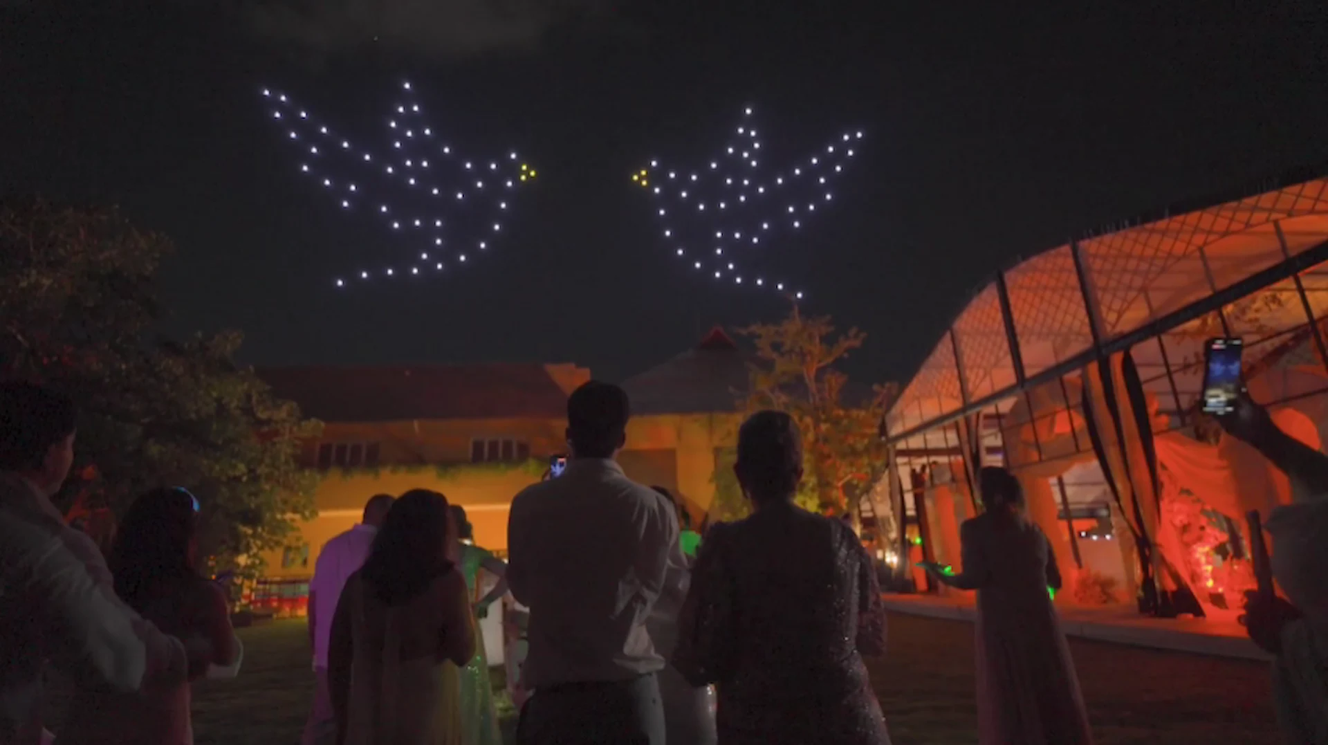 gente reaccionando al show de drones