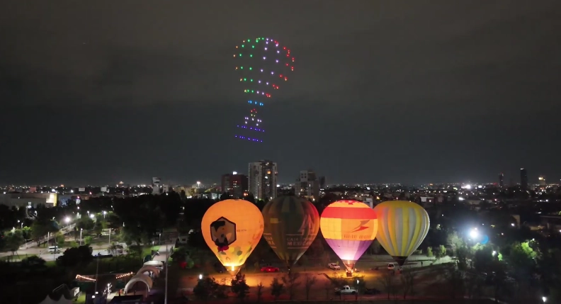 show de drones formando un globo en el cielo
