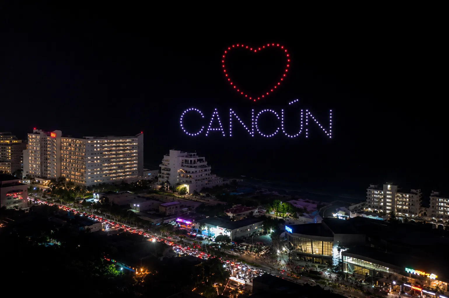 show de drones en cancun puente nichupte